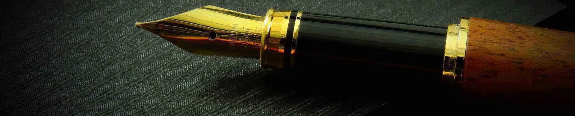 Fountain pen writing the word resume